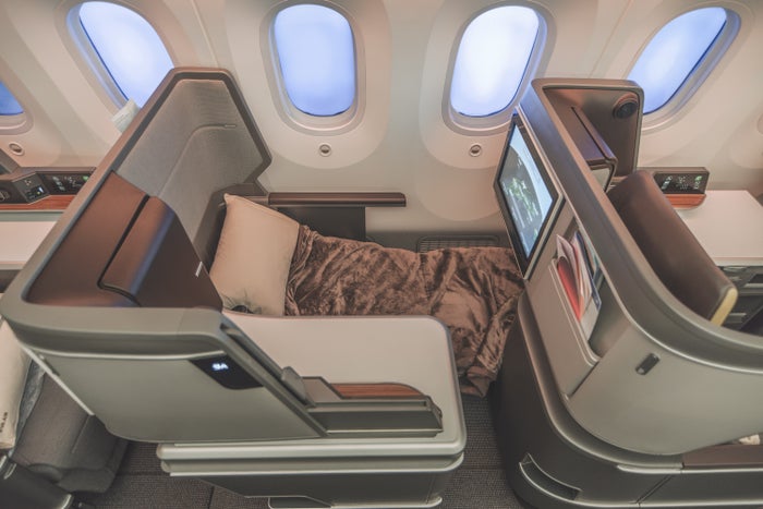 EVA Air Royal Laurel 787 10 lie flat bed EVA Air Royal Laurel 787 10 lie flat bed