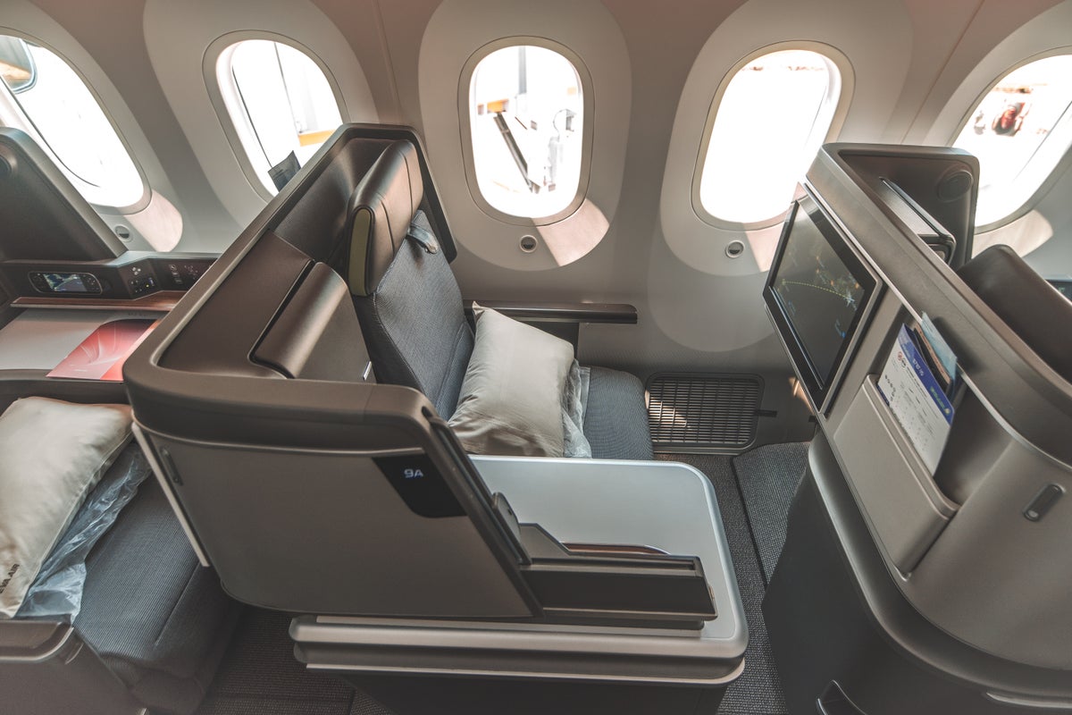 EVA Air Royal Laurel 787 10 seat