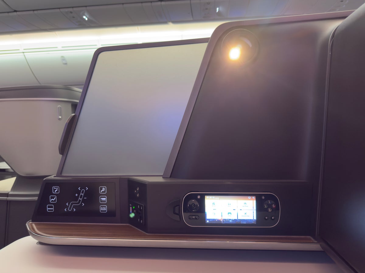 EVA Air Royal Laurel business class divider
