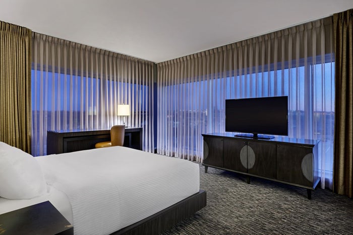 Elmore Hotel DFW Tower Suite