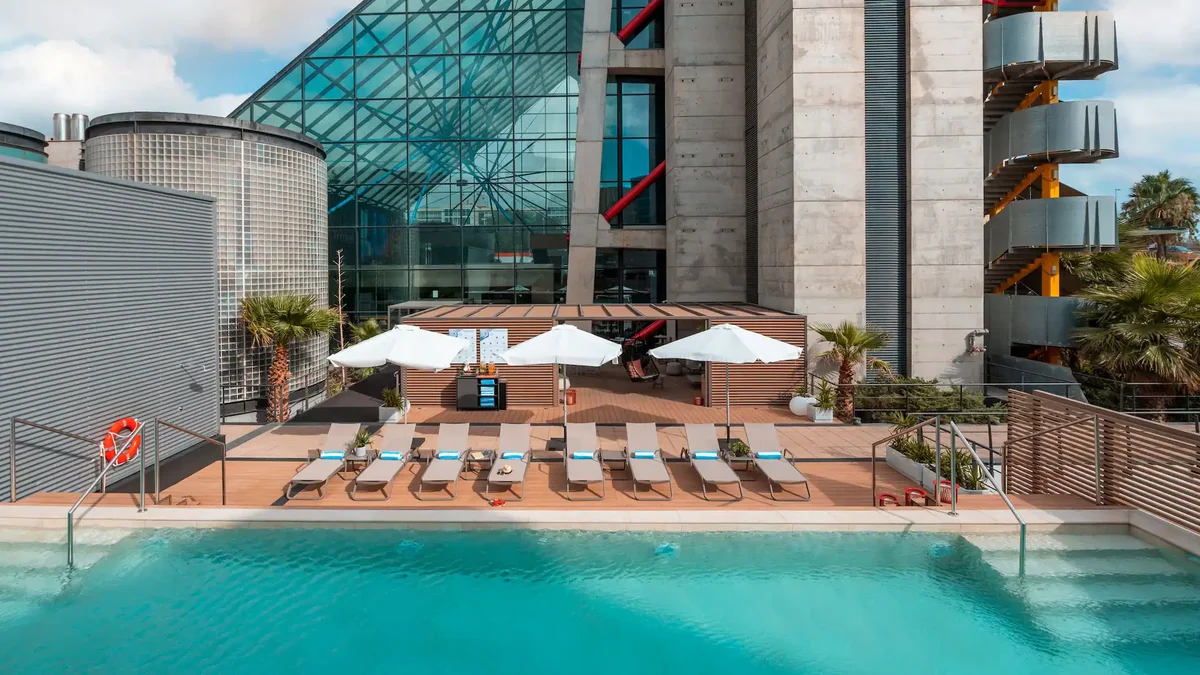 Hyatt Regency Barcelona Tower pool