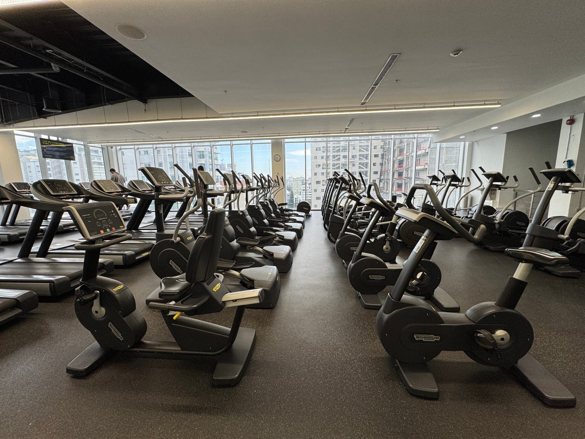 JW Marriott Santo Domingo Golds Gym Cardio Machines