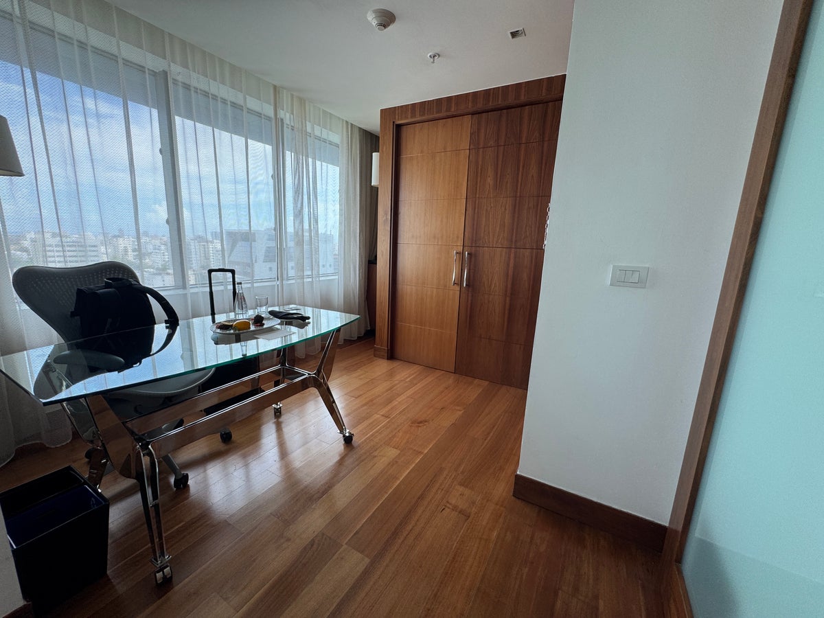 JW Marriott Santo Domingo desk