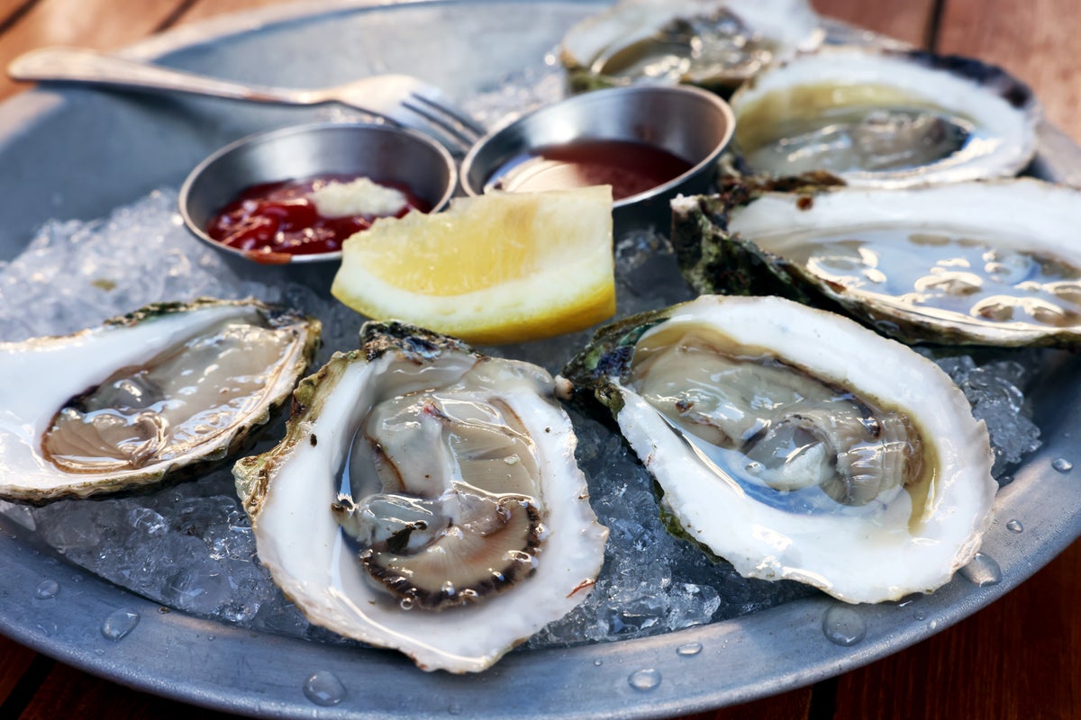 Nanutcket Brotherhood of Thieves Pocomo raw oysters side