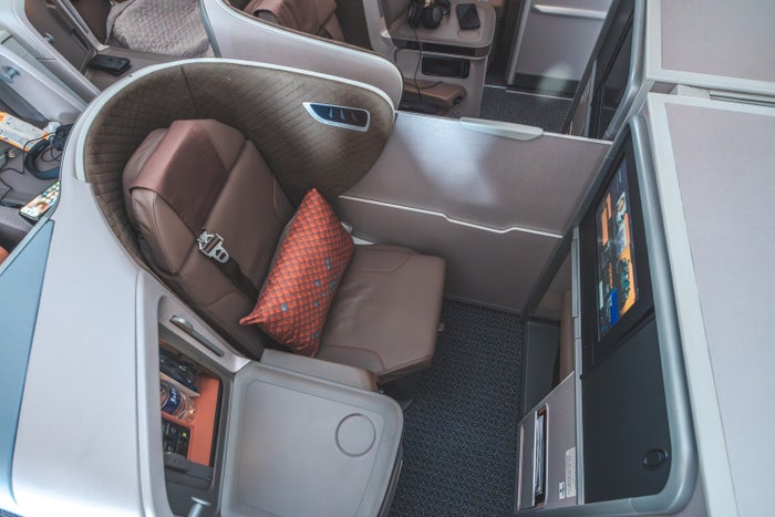 5 Business Class Flights You Can Book With Amex Platinum’s Welcome Offer