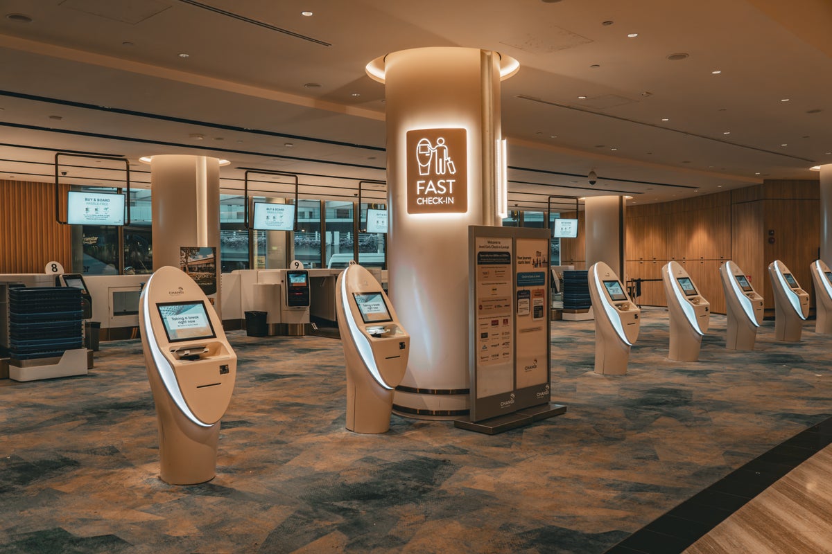 Singapore Changi Airport early check in