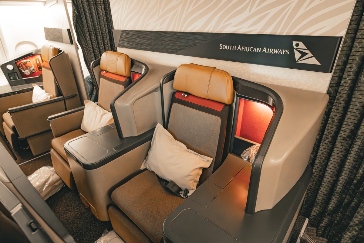 Pros and Cons of South African Airways Airbus A330 Business Class [CPT to GRU Review]