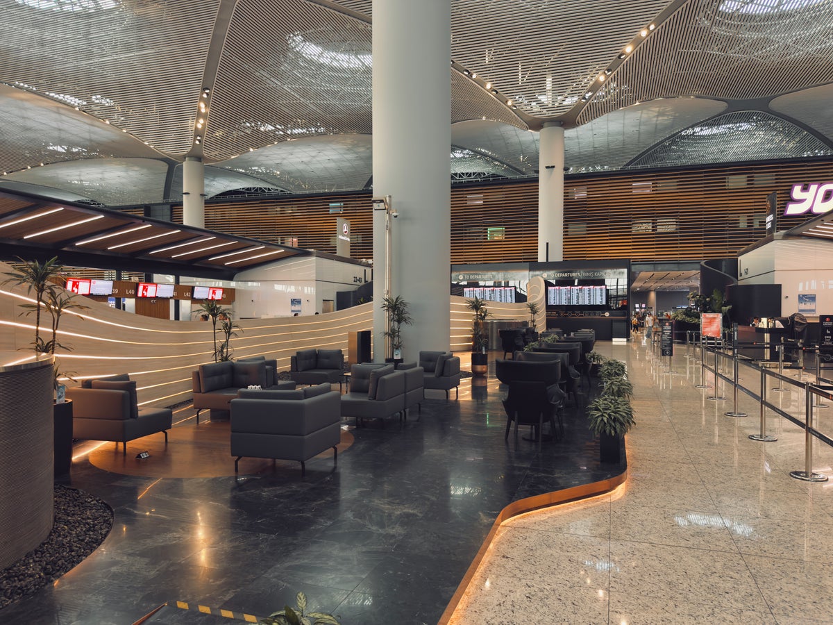 Turkish Airlines business class check in seating area