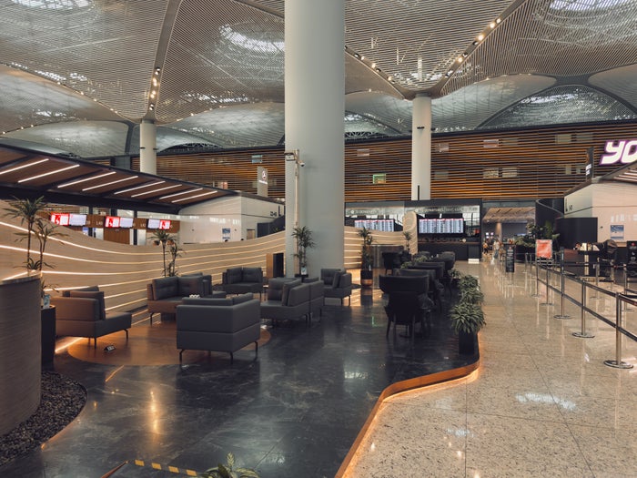 Turkish Airlines business class check in seating area Turkish Airlines business class check in seating area