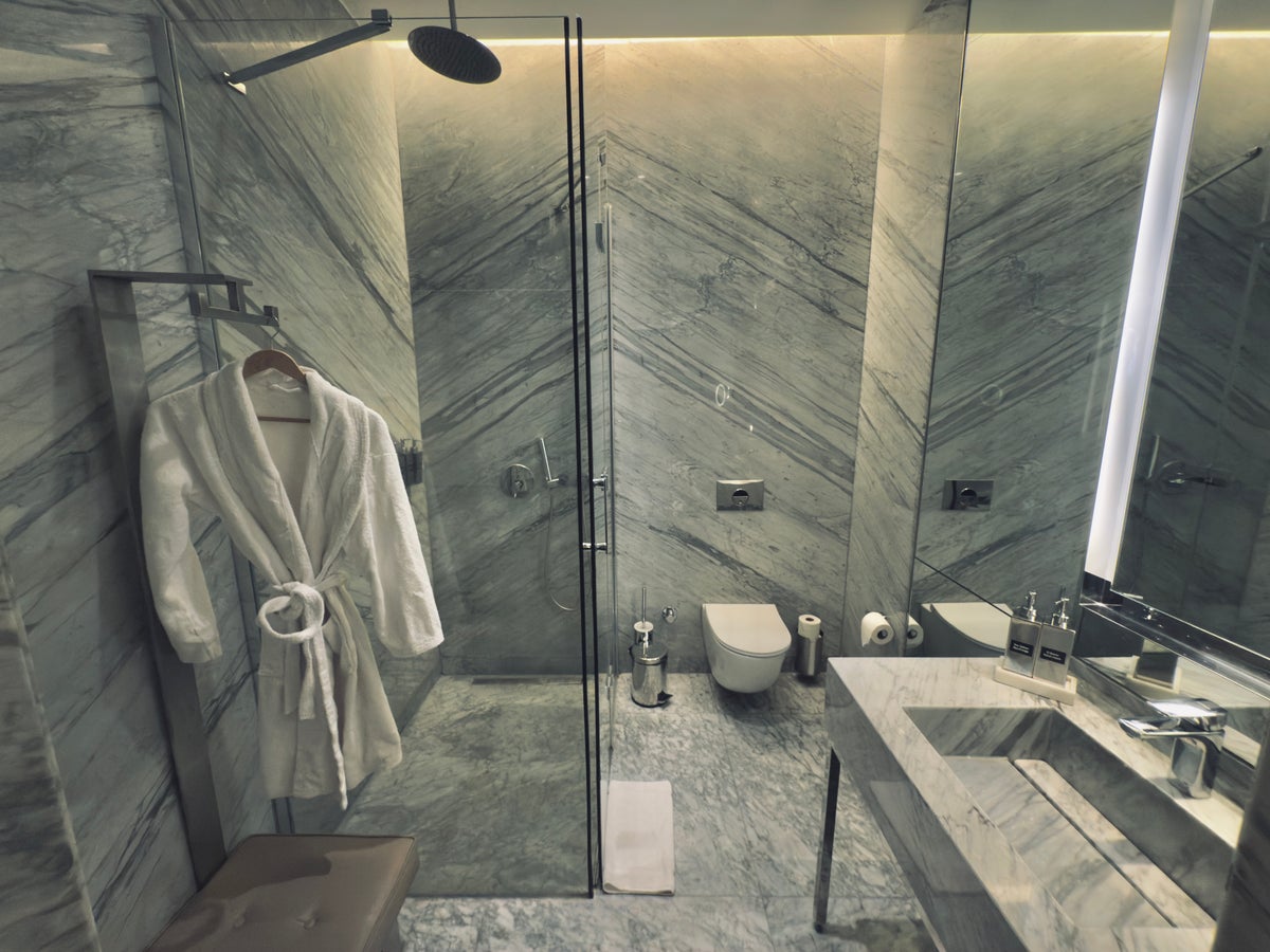 Turkish Airlines business class lounge shower