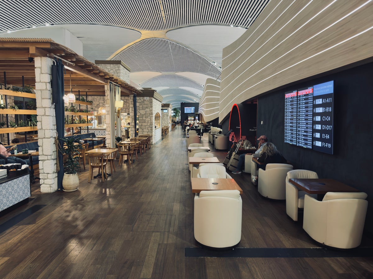 Turkish Airlines business class lounge