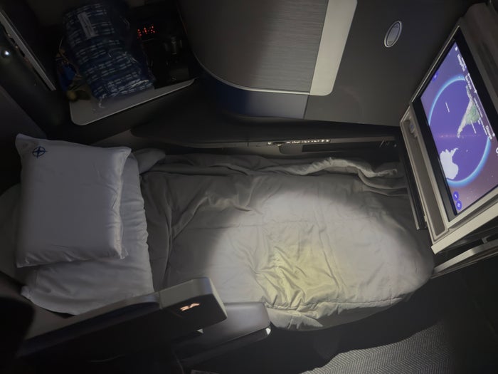 United Polaris business class bed