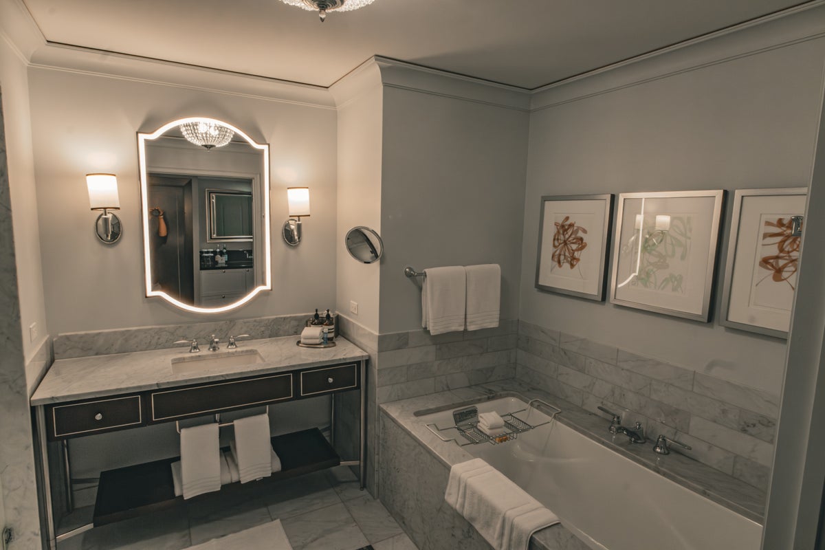 Waldorf Astoria Chicago bathroom