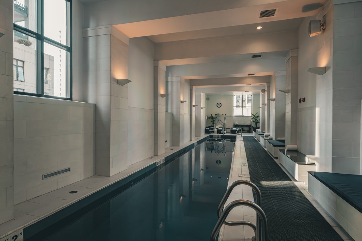 Waldorf Astoria Chicago pool