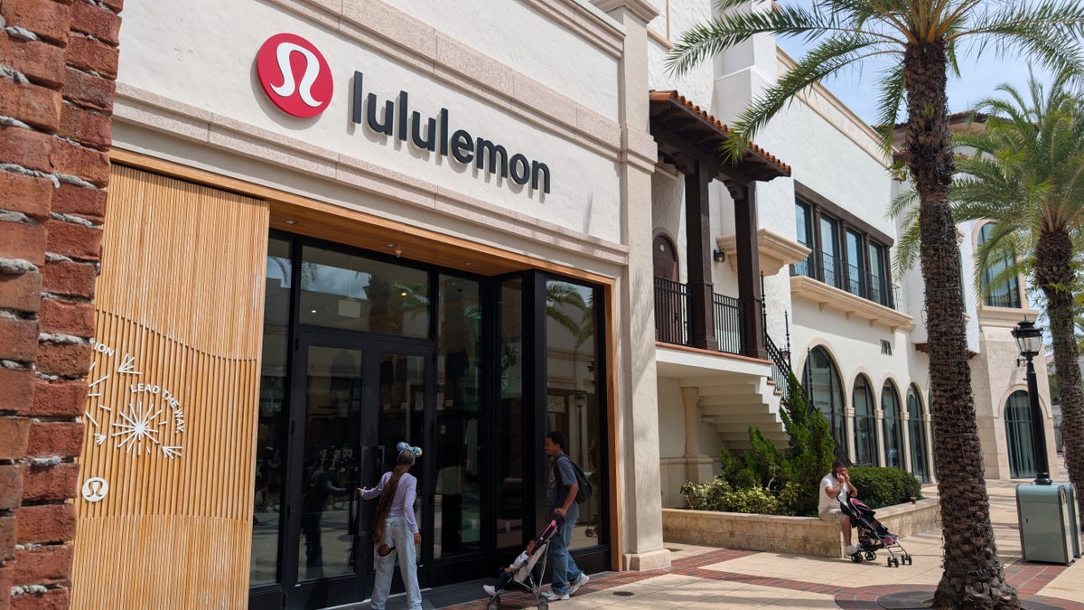 20 Ways To Spend Your $300 Amex Platinum Card lululemon Credit