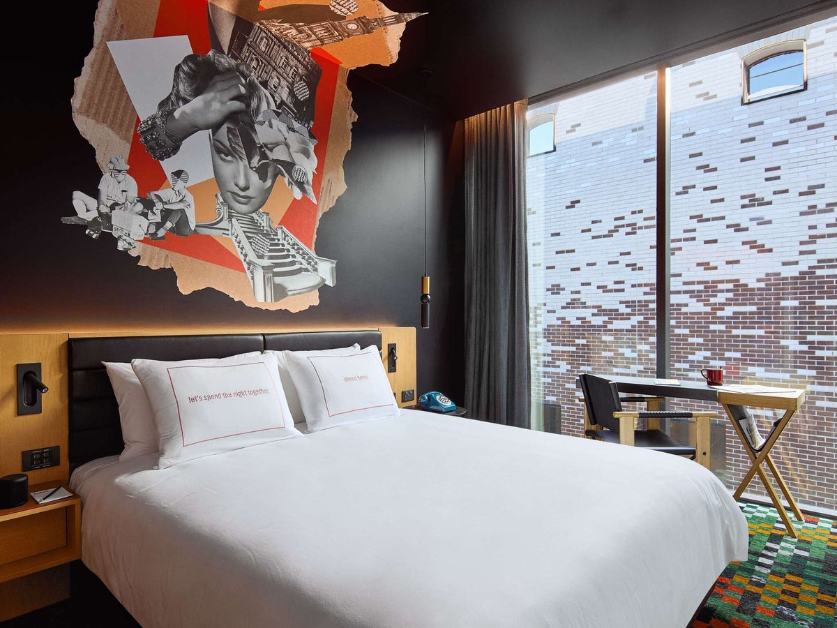 25hours Olympia Sydney Room