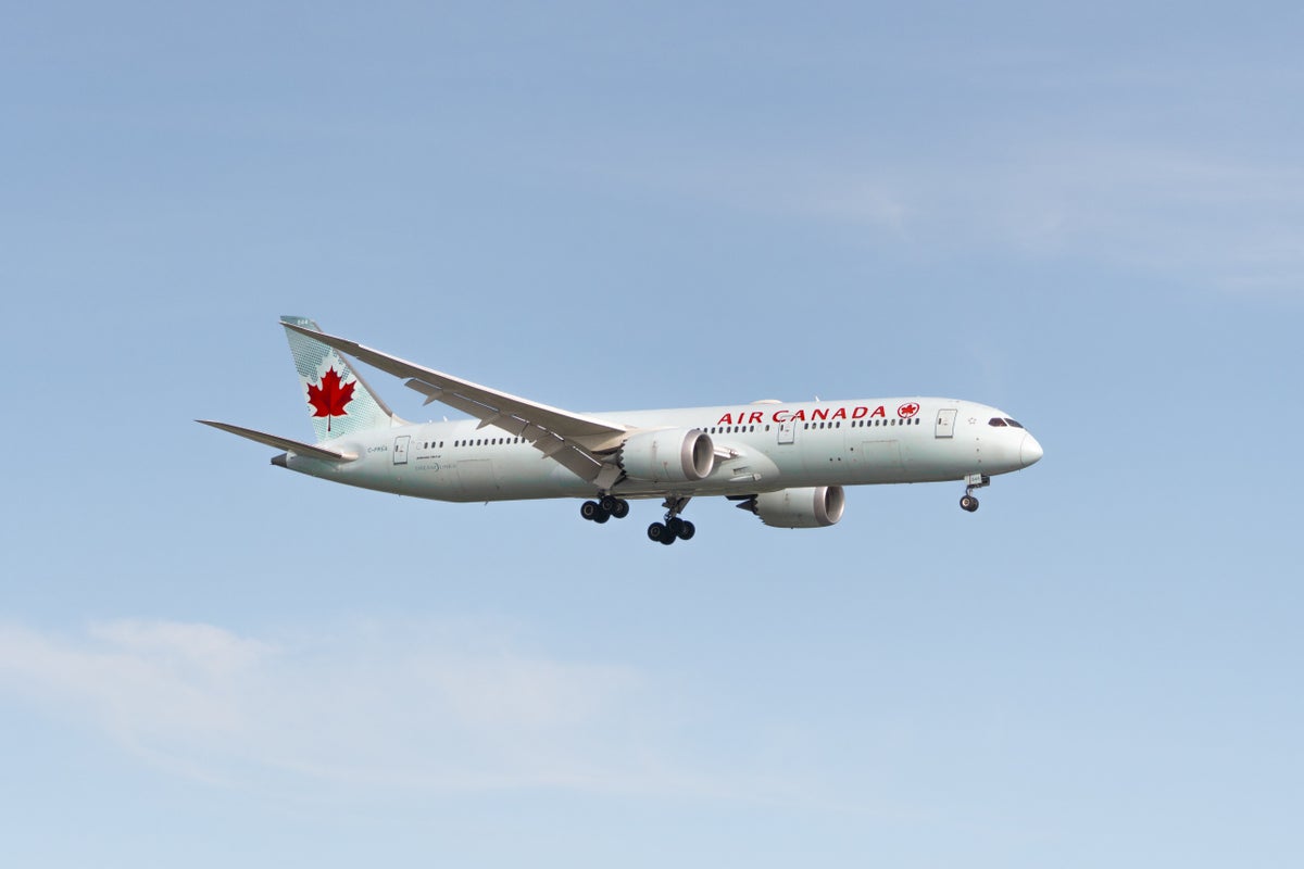 Air Canada 787 9 dreaminer landing at YYZ