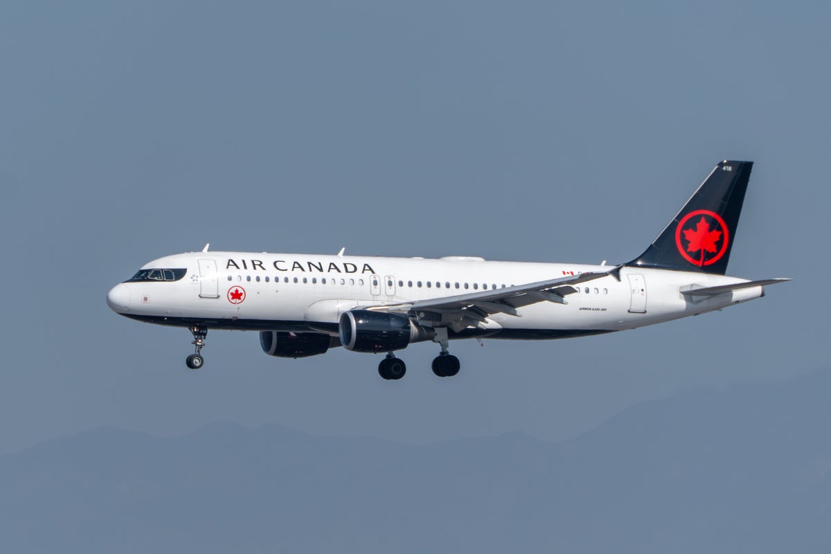 Air Canada A320 landing