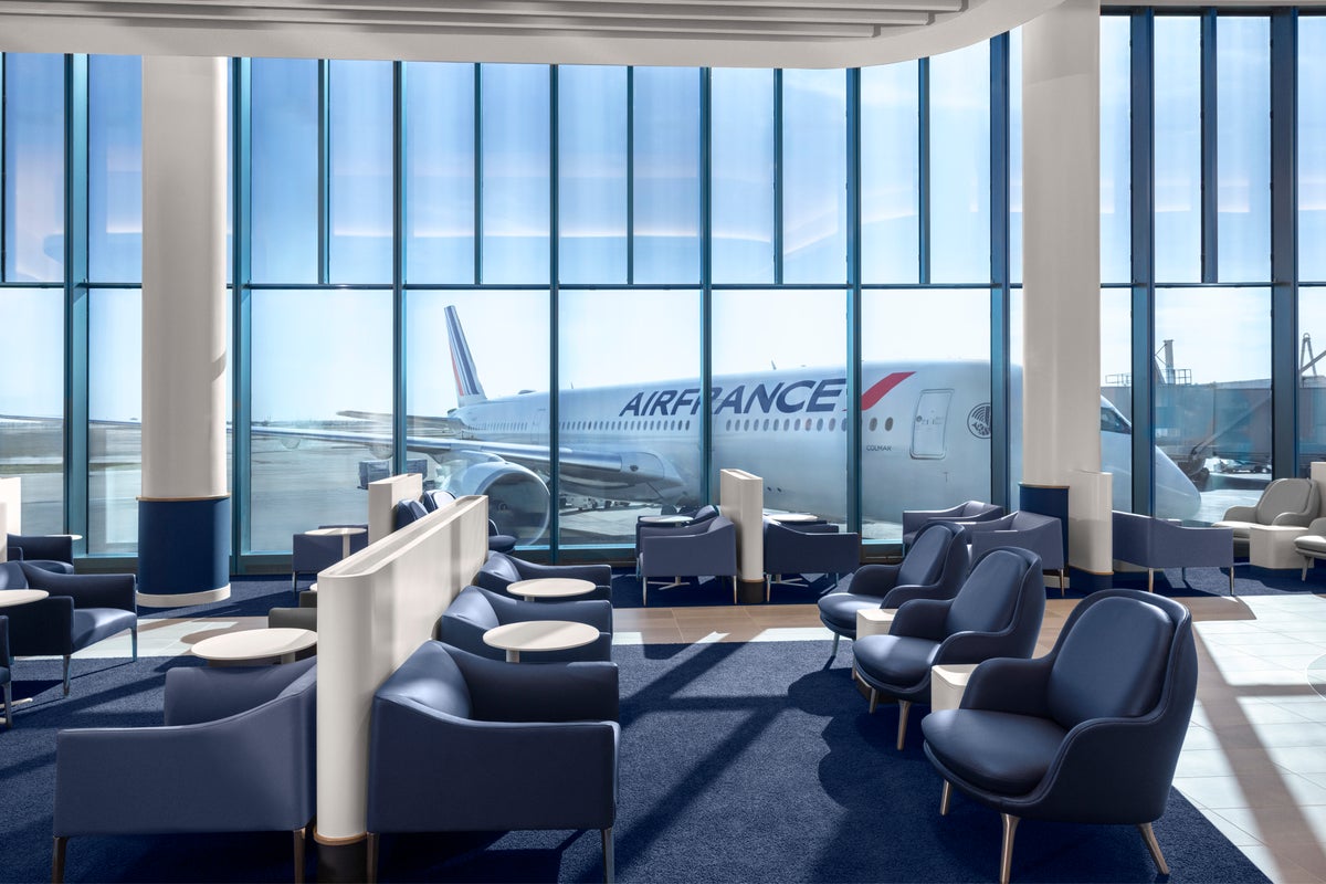 Air France business class lounge at Chicago ORD