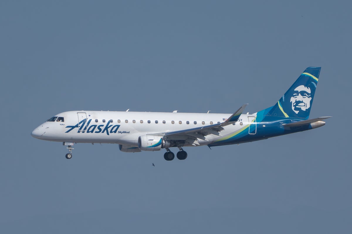 Alaska Airlines landing at LAX