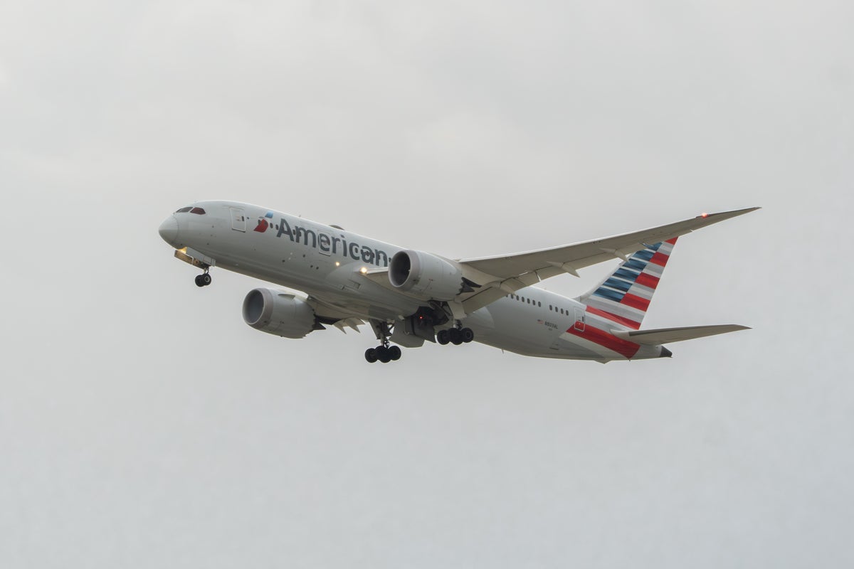 AAdvantage Globe Card — How To Get Status Faster With the Flight Streak Bonus [2025]