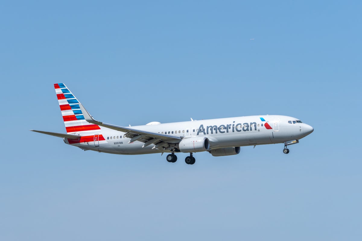 American Airlines 737 landing at O’Hare American Airlines 737 landing at O'Hare