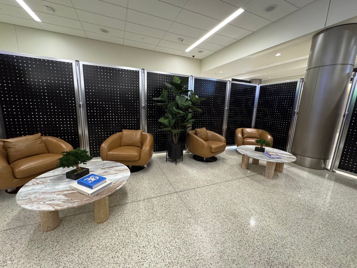 Delta One Check In SLC Chairs Delta One Check In SLC Chairs
