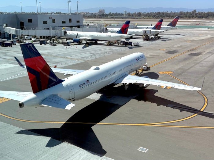 Delta One Losing TSA Lanes, Hawaiian Flight Numbers Disappear, and Other Airline New You Might’ve Missed