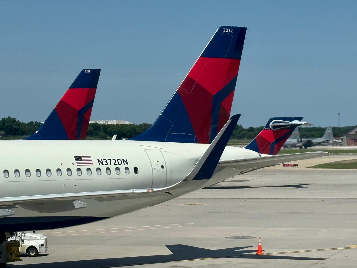Delta tail fins at Minneapolis St Paul MSP