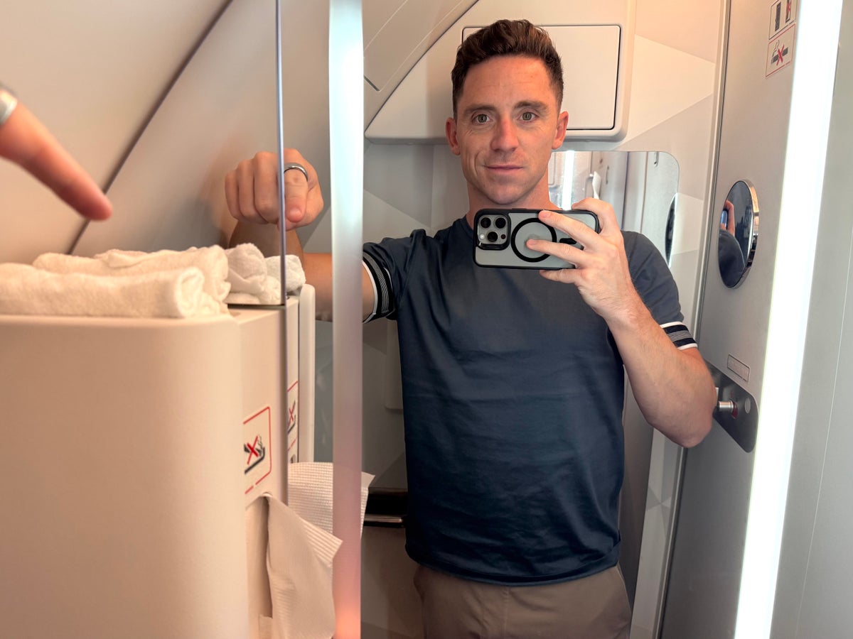 Etihad Airbus A321LR business class bathroom towels Etihad Airbus A321LR business class bathroom towels