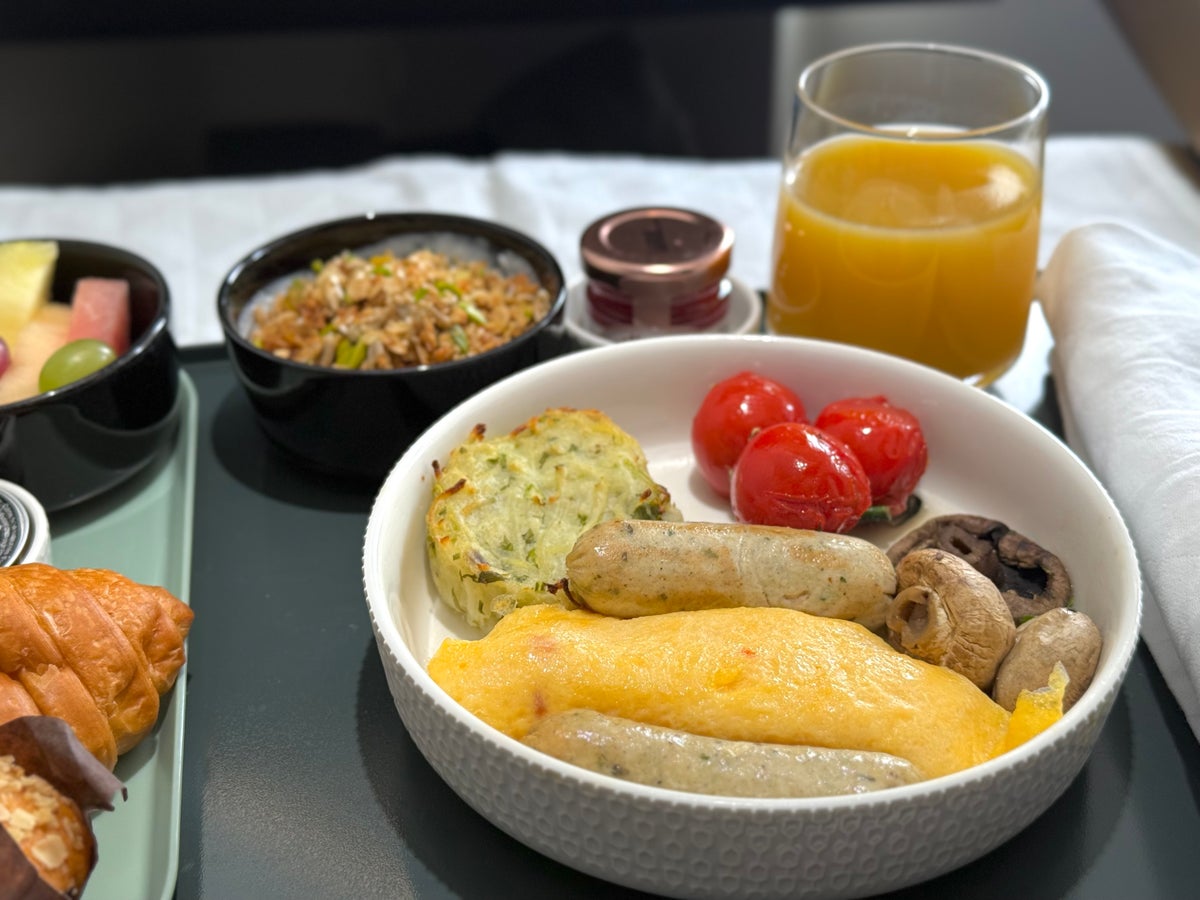 Etihad Airbus A321LR business class breakfast close up Etihad Airbus A321LR business class breakfast close up