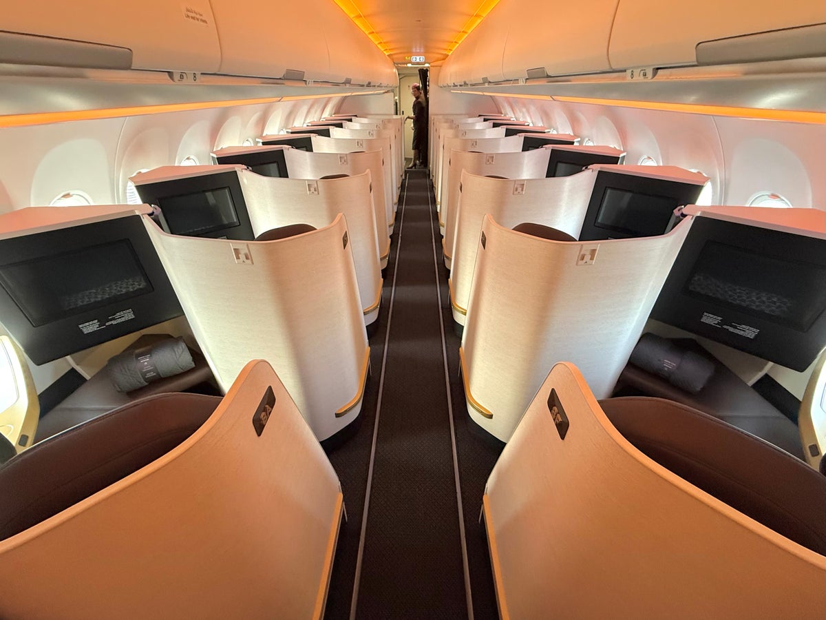 Etihad Airbus A321LR business class cabin from rear Etihad Airbus A321LR business class cabin from rear