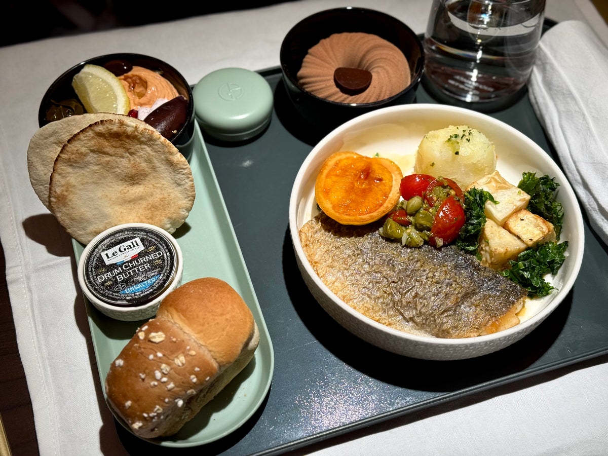 Etihad Airbus A321LR business class evening meal Etihad Airbus A321LR business class evening meal