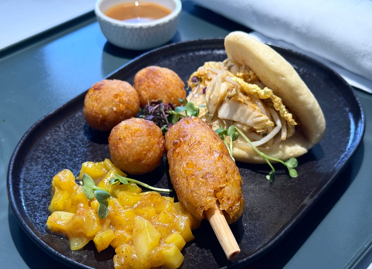 Etihad Airbus A321LR business class second meal Etihad Airbus A321LR business class second meal