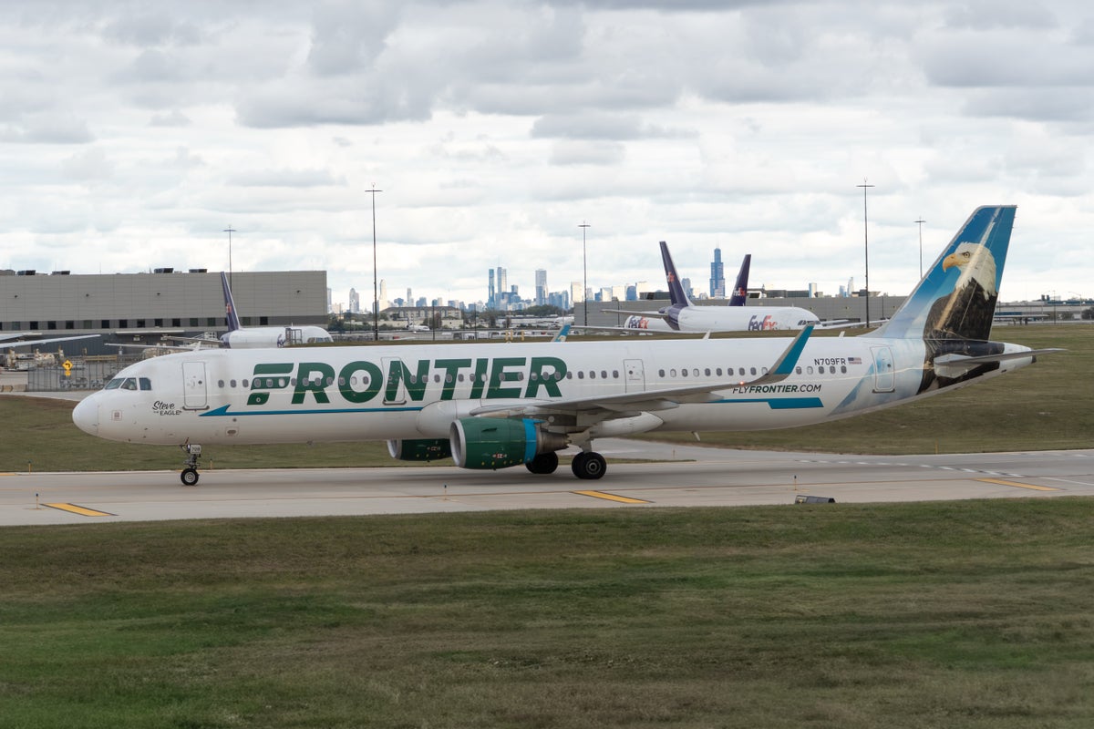 Frontier Airlines A321 Chicago skyline