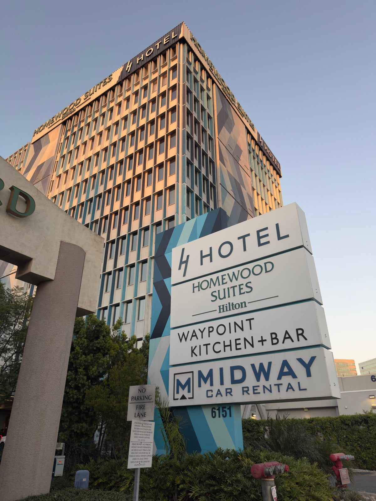 H Hotel Los Angeles sign exterior H Hotel Los Angeles sign exterior