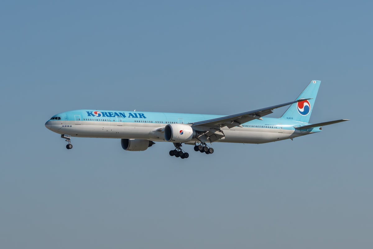 Korean Air 777 300er landing at O'Hare