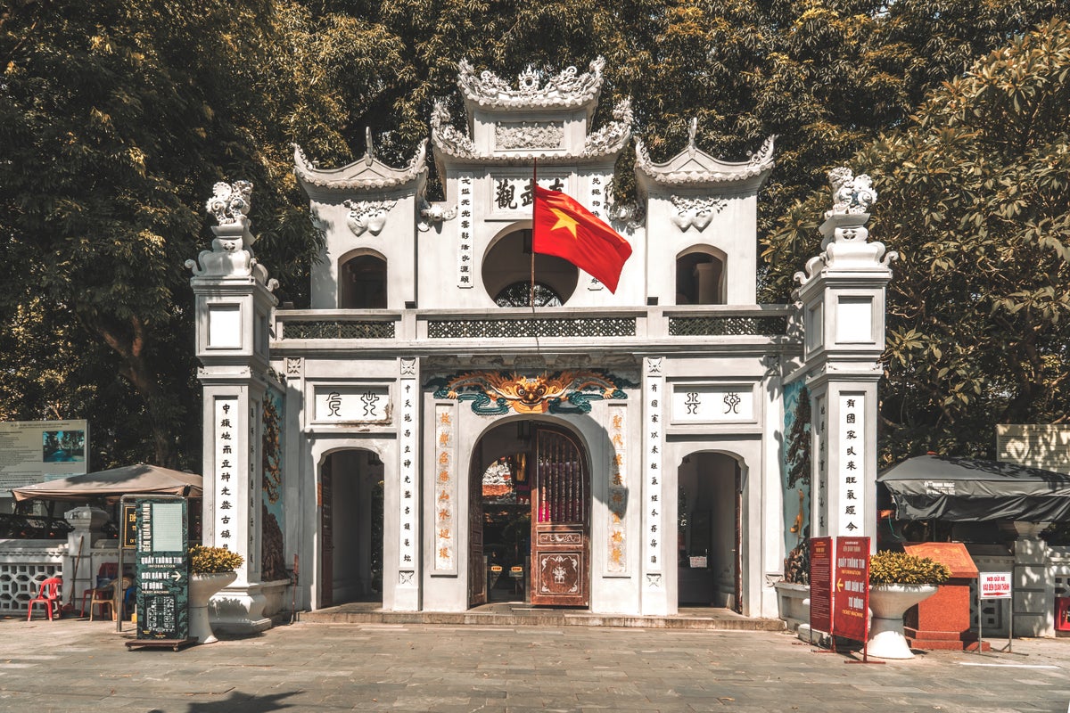 Quan Thanh Temple exterior Hanoi Quan Thanh Temple exterior Hanoi
