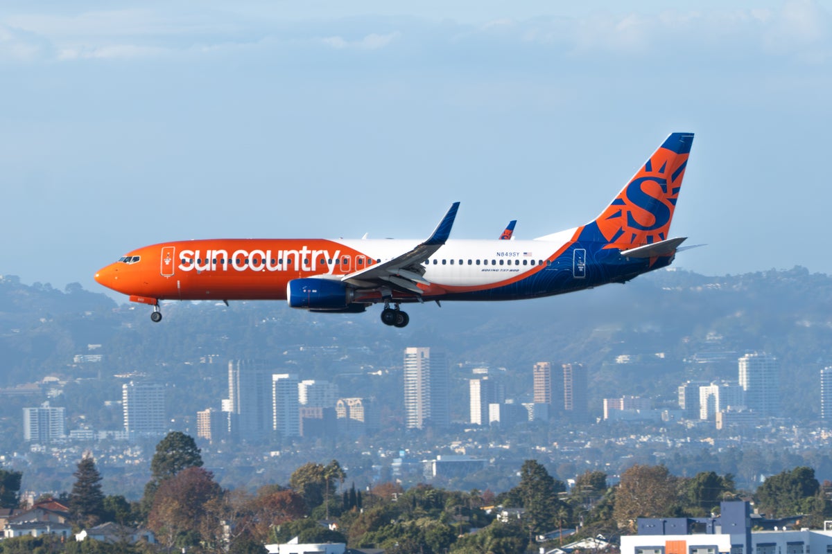 Sun Country 737 800 LAX