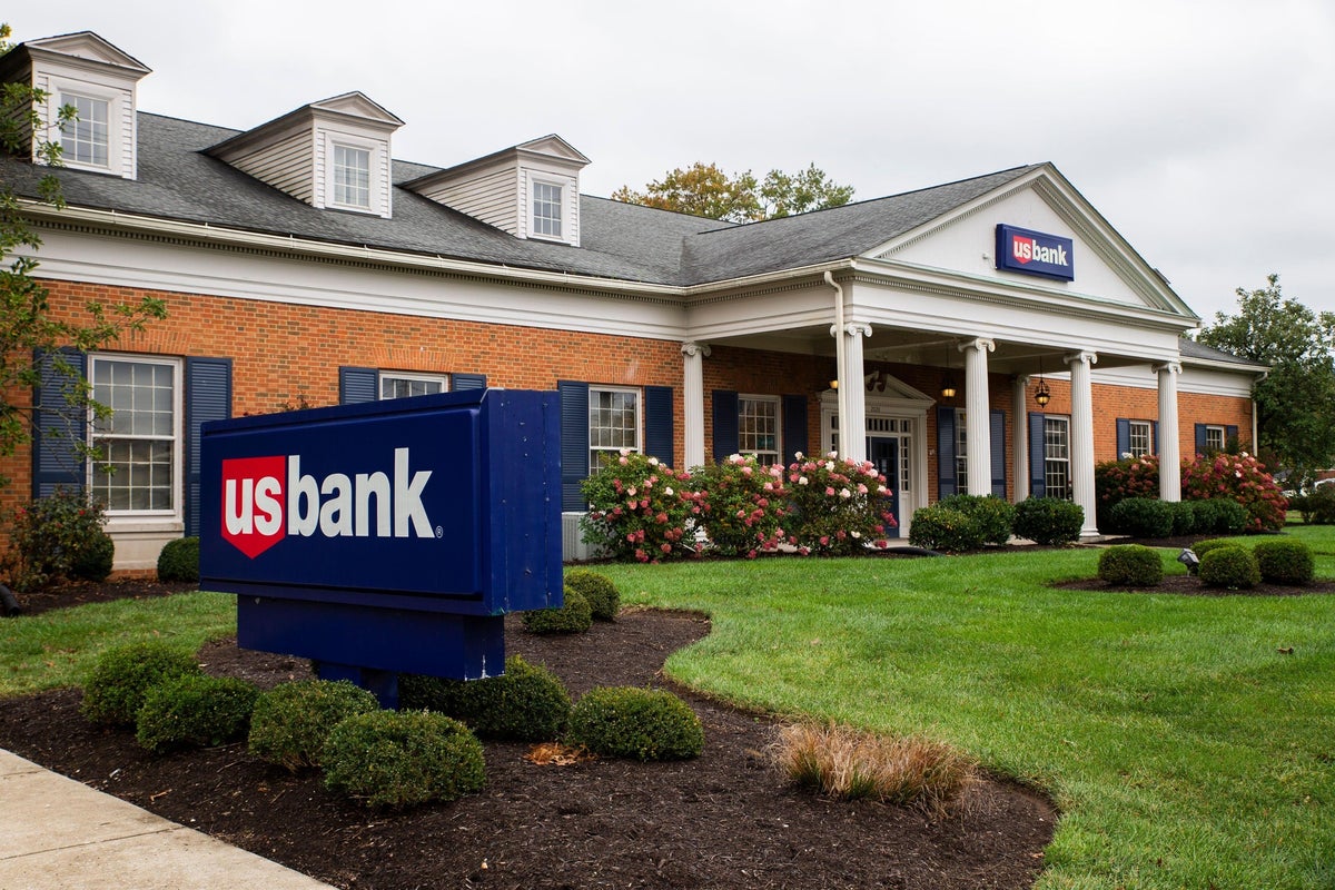 US Bank exterior shot