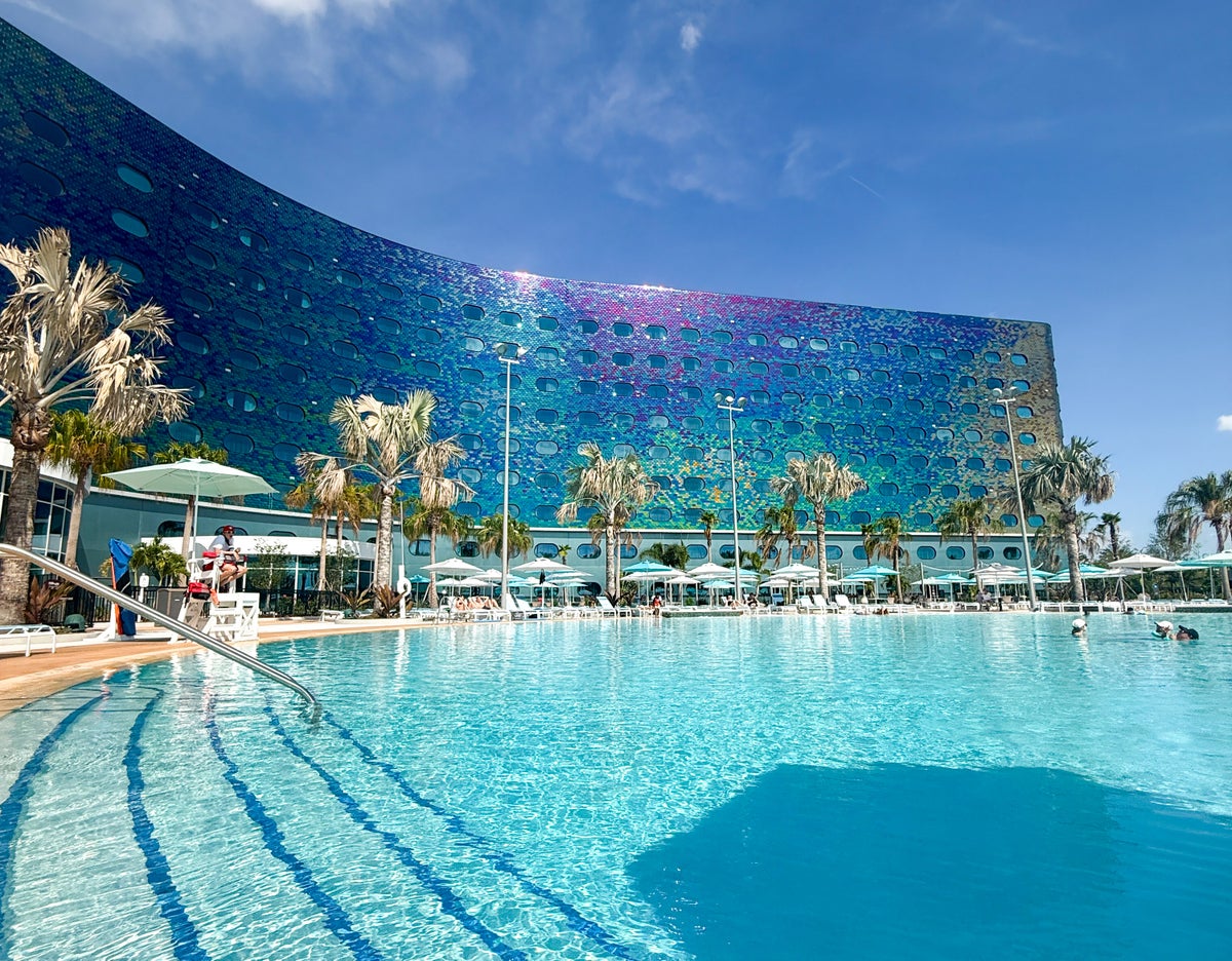 Universal Stella Nova vs. Terra Luna: Which Epic Universe Budget Hotel Is Best for You?