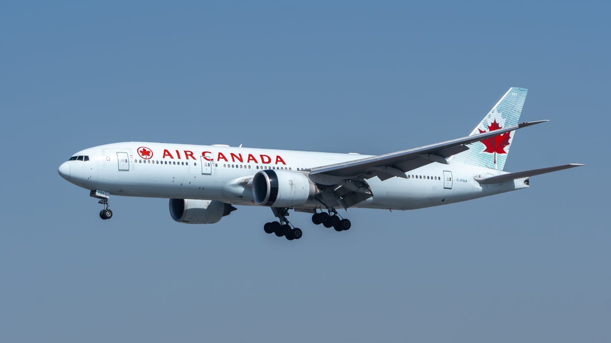 Air Canada 777 233LR