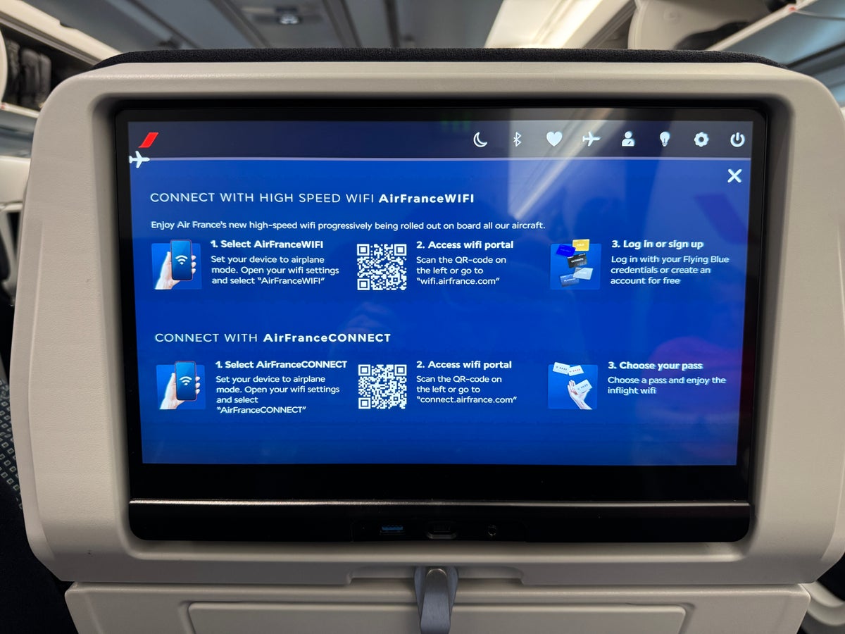 Air France A350 900 IAH CDG economy Wi Fi Air France A350 900 IAH CDG economy Wi Fi