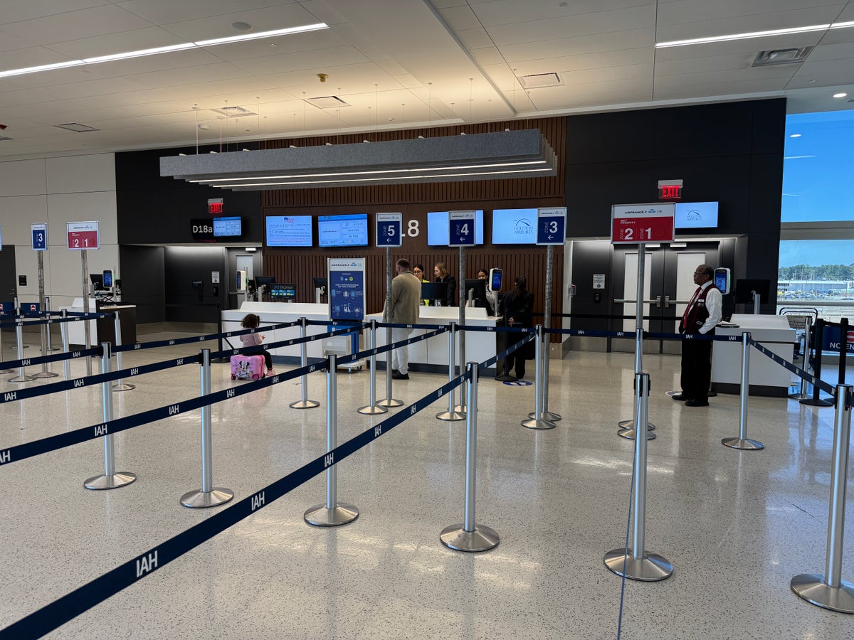 Air France A350 900 IAH CDG economy empty boarding zone Air France A350 900 IAH CDG economy empty boarding zone