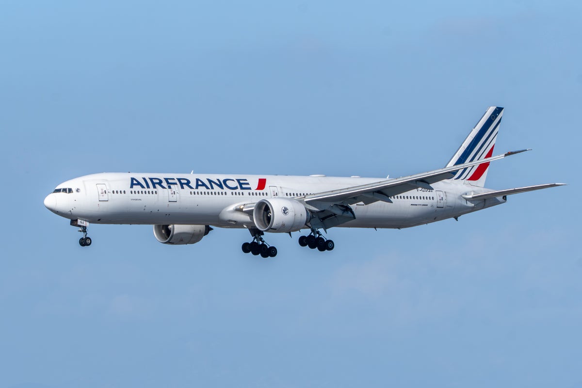 Air France Review — Seats, Amenities, Customer Service, Baggage Fees, and More