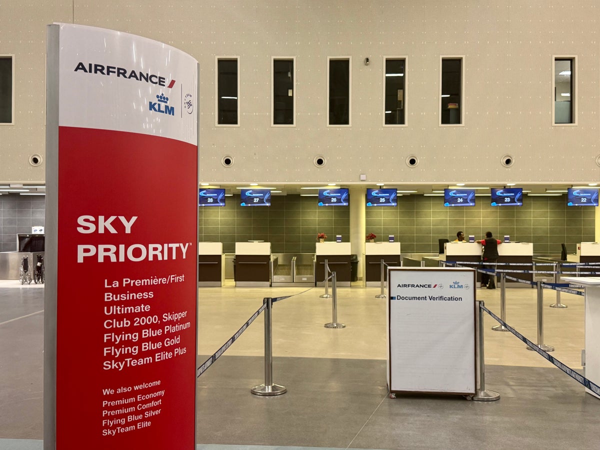 Air France KLM Sky Priority Sign