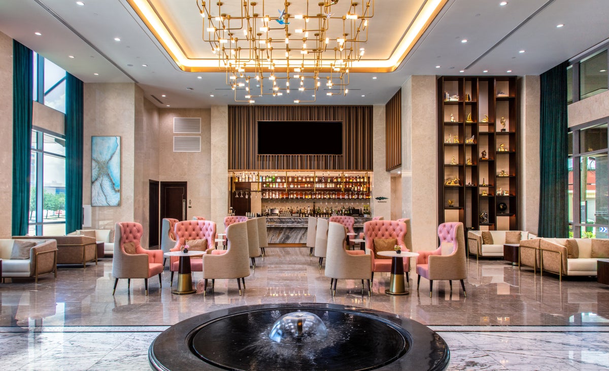 Blossom Hotel Houston Curio Collection by Hilton Lobby