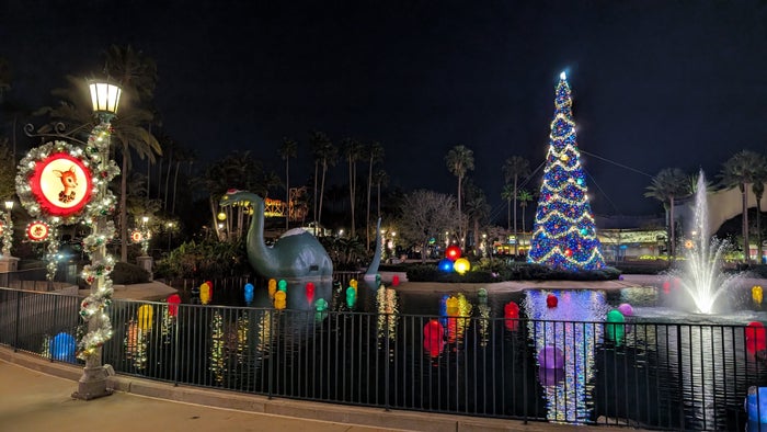 Disney's Hollywood Studios Echo Lake holiday decorations