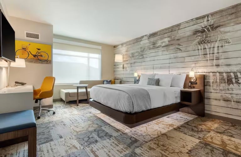 DoubleTree by Hilton Charleston Riverview Room