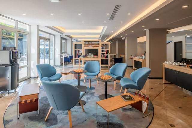 DoubleTree by Hilton Paris Dining